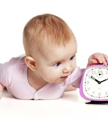 Tummy Time Nasıl Yapılır: Bebeğiniz İçin Neden Önemli ve Nasıl Güvenli Yapılır?