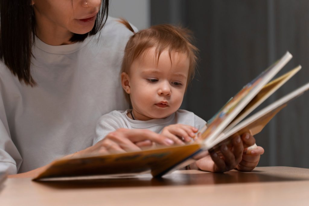 bebeğinize kitap okumak